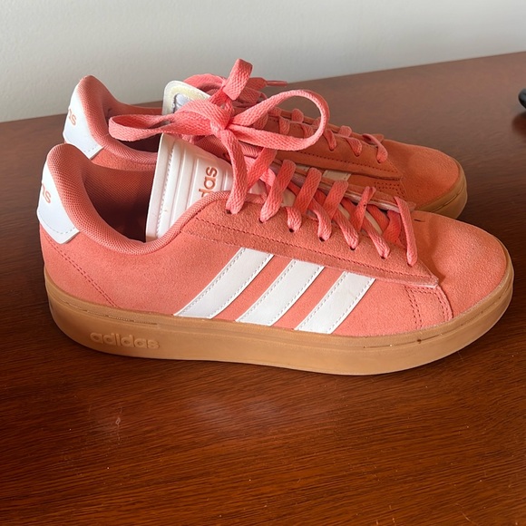 adidas Shoes - Women’s Adidas Court sneakers. Size 8.